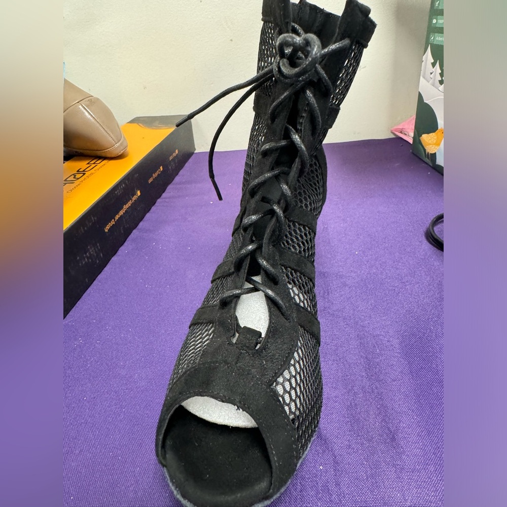 Women’s Latin dance shoes